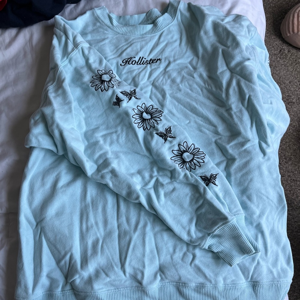 Hollister sweater